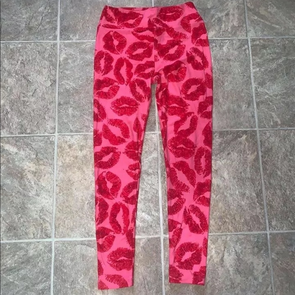 Lularoe Leggings OS Valentine’s Day